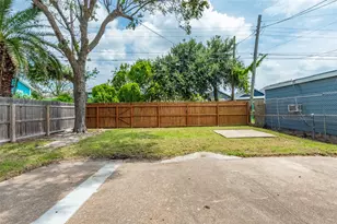 2809 Bernardo De Galvez Ave, Galveston, TX 77550 - Photo 25