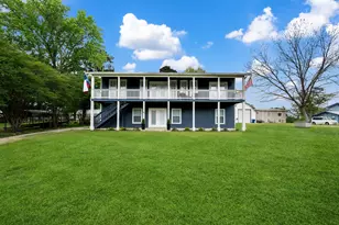 801 Commodore Dr, Livingston, TX 77351 - Photo 1