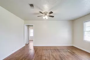 2206 15th Ave N, Texas City, TX 77590 - Photo 3