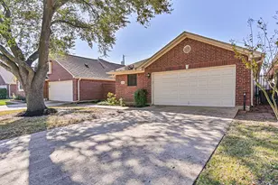 208 Live Oak Ln, Friendswood, TX 77546 - Photo 3