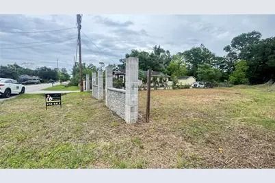 9016 Sherburne Street, Houston, TX 77016 - Photo 1