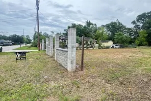 9016 Sherburne St, Houston, TX 77016 - Photo 1
