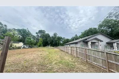 9016 Sherburne Street, Houston, TX 77016 - Photo 3