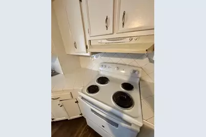 210 E Phillips Street, Conroe, TX 77301 - Photo 9