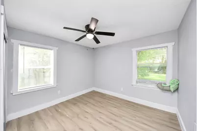 5738 Kenilwood Drive, Houston, TX 77033 - Photo 39