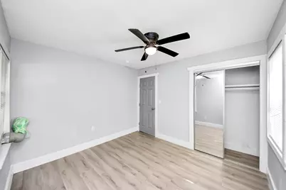 5738 Kenilwood Drive, Houston, TX 77033 - Photo 41