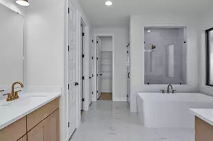 12214 Grassy Bnd Dr, Baytown, TX 77523 - Photo 11