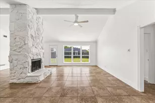 10111 Limewood Ln, Sugar Land, TX 77498 - Photo 3