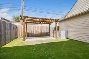 1321 Whispering Pines Dr, Houston, TX 77055 - Photo 19