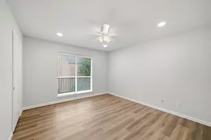 10211 Sugar Branch Dr, Houston, TX 77036 - Photo 9