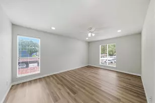 10211 Sugar Branch Dr, Houston, TX 77036 - Photo 7
