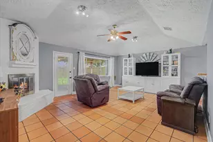 742 Sugar Hill Dr, La Porte, TX 77571 - Photo 9