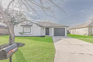 7135 Kings Dr, Baytown, TX 77521 - Photo 1