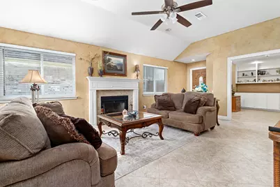1055 Green Meadow, Beaumont, TX 77706 - Photo 9