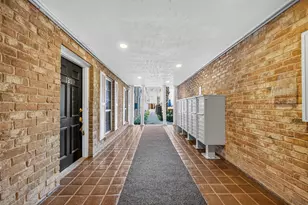 359 N Post Oak Ln, Houston, TX 77024 - Photo 37