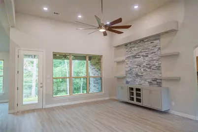 811 Overbrook Drive, Huntsville, TX 77340 - Photo 9