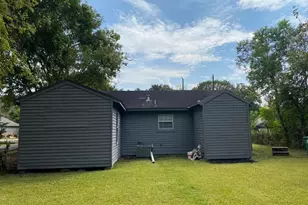 5237 Carmen St, Houston, TX 77033 - Photo 5
