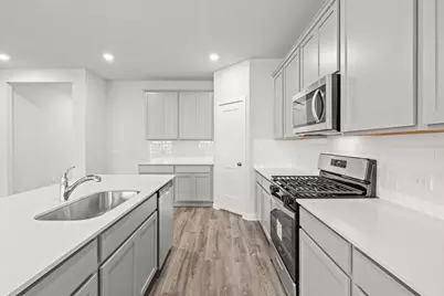 13314 Carpenter Place, Mont Belvieu, TX 77535 - Photo 5