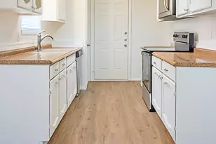 2706 Mayflower Landing Ct, Webster, TX 77598 - Photo 9