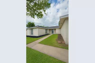 2706 Mayflower Landing Court, Webster, TX 77598 - Photo 3