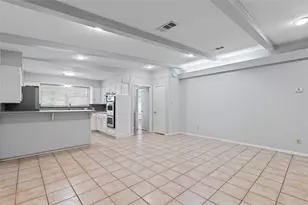 118 E Thornton Rd, Houston, TX 77022 - Photo 7