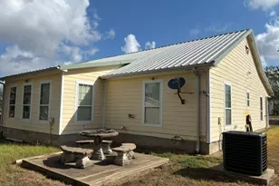 301 Beech St, Calvert, TX 77837 - Photo 3