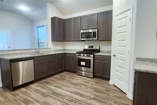 207 Tejas Vlg Pkwy, Beasley, TX 77417 - Photo 5