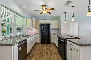 5709 Maco St, Galveston, TX 77551 - Photo 11