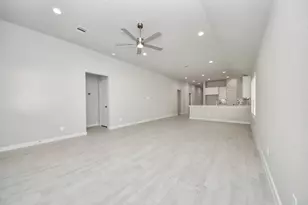 11107 Rose River Dr, Houston, TX 77044 - Photo 11