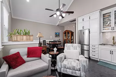 422 W 26th Street, Houston, TX 77008 - Photo 3