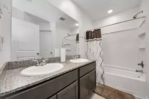 5342 Basquiat Dr, Houston, TX 77048 - Photo 17