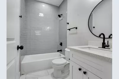 819 E 40th Street #A, Houston, TX 77022 - Photo 11