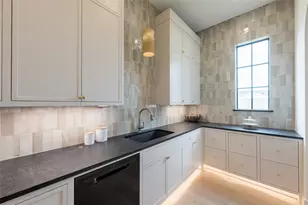 765 Sue Barnett Dr, Houston, TX 77018 - Photo 17