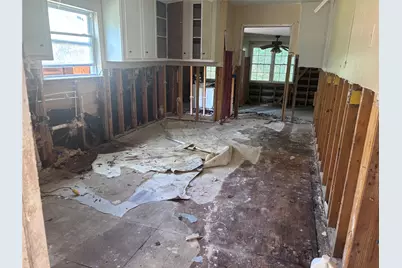 136 N East Avenue, Livingston, TX 77351 - Photo 5