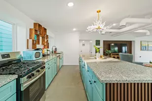 815 5th St, Dickinson, TX 77539 - Photo 17