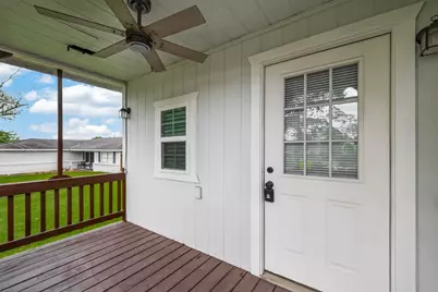 109 Queens Court, Baytown, TX 77520 - Photo 7