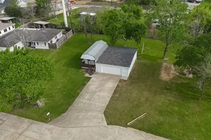 109 Queens Ct, Baytown, TX 77520 - Photo 21