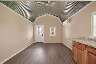 109 Queens Ct, Baytown, TX 77520 - Photo 11