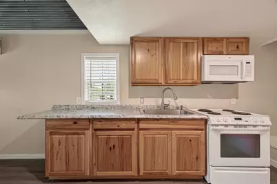 109 Queens Court, Baytown, TX 77520 - Photo 13