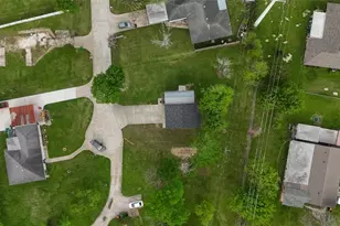 109 Queens Ct, Baytown, TX 77520 - Photo 29