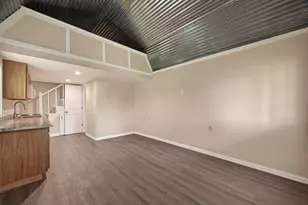 109 Queens Ct, Baytown, TX 77520 - Photo 9