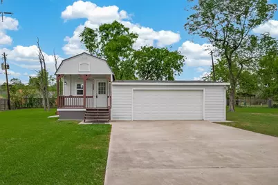 109 Queens Court, Baytown, TX 77520 - Photo 1