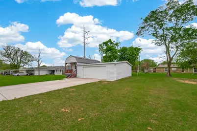 109 Queens Court, Baytown, TX 77520 - Photo 5