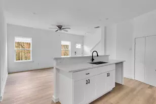 1052 North Ln, Houston, TX 77088 - Photo 37