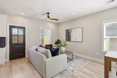 4723 Mallow Street #B, Houston, TX 77033 - Photo 9