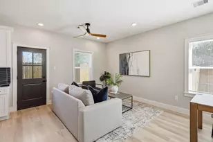 4723 Mallow St, Houston, TX 77033 - Photo 9