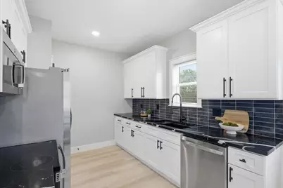 4723 Mallow Street #B, Houston, TX 77033 - Photo 11