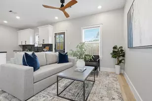 4723 Mallow St, Houston, TX 77033 - Photo 7