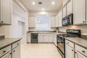 9718 Catalina Leaf Ln, Spring, TX 77379 - Photo 5