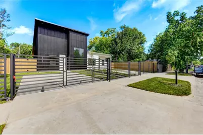 6710 Kassarine Pass #A/B, Houston, TX 77033 - Photo 3